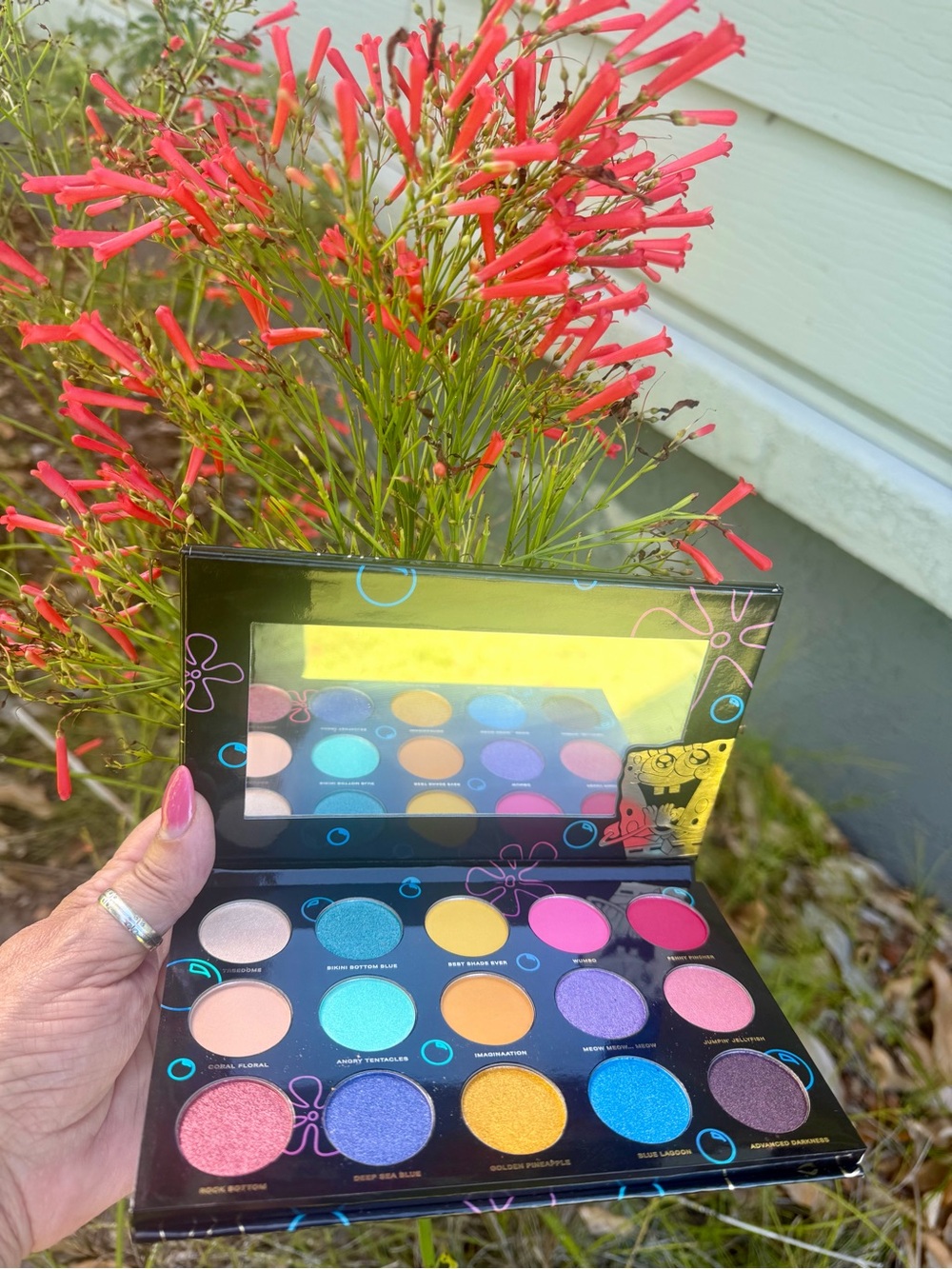 SPONGEBOB Bikini Bottom Eyeshadow Palette - Picture 4 of 16